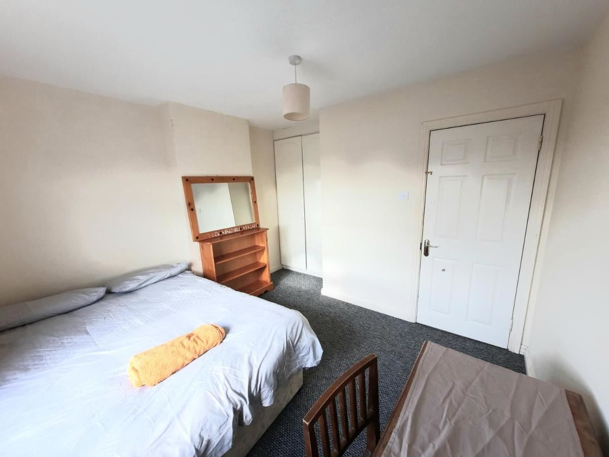Отели типа «постель и завтрак» Room in shared student house 2 minutes to UL Gilloge Bridge-8
